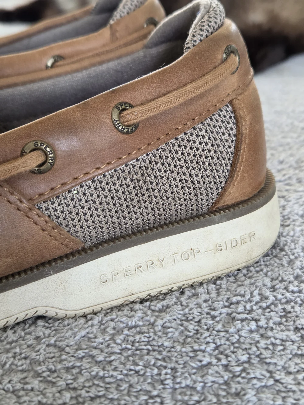 Sperry Men's Chestnut Leather Deck Shoes with Laces. Size 8.5